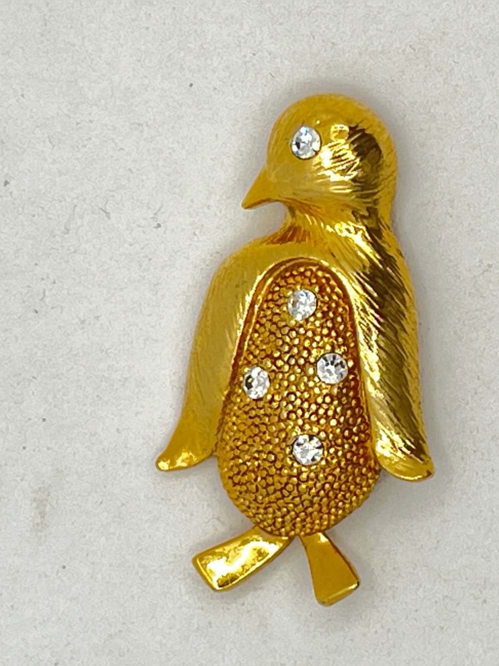 Vintage Accessories Associates Inc AAI Gold Tone Penguin Pin Rhinestones